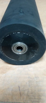 526639 1 LOT OFF 2 BLACK DRUM ROLLER 4"X12 1/2 INCH