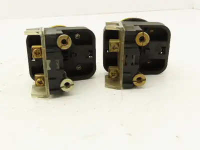 Allen Bradley 800T-FXD4 Yellow Push/Pull Button 30mm Lot of 2