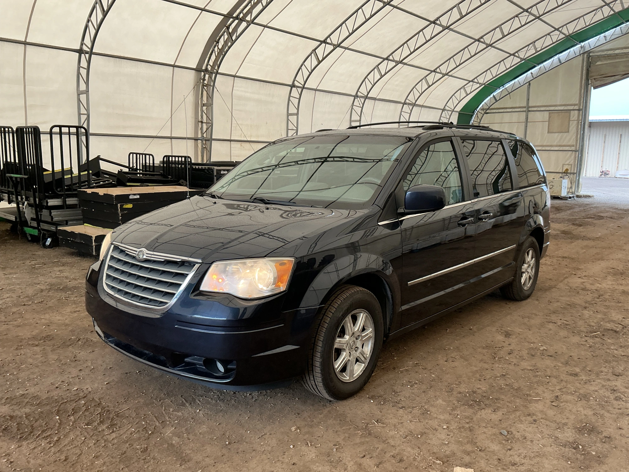 USED 2009 CHRYSLER TOWN AND COUNTRY