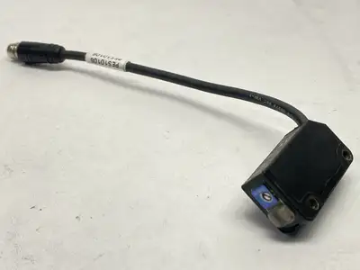 PZ-M62P | Keyence  Built-In Amplifier Photoelectric Sensor Square Retro-Reflective - Used