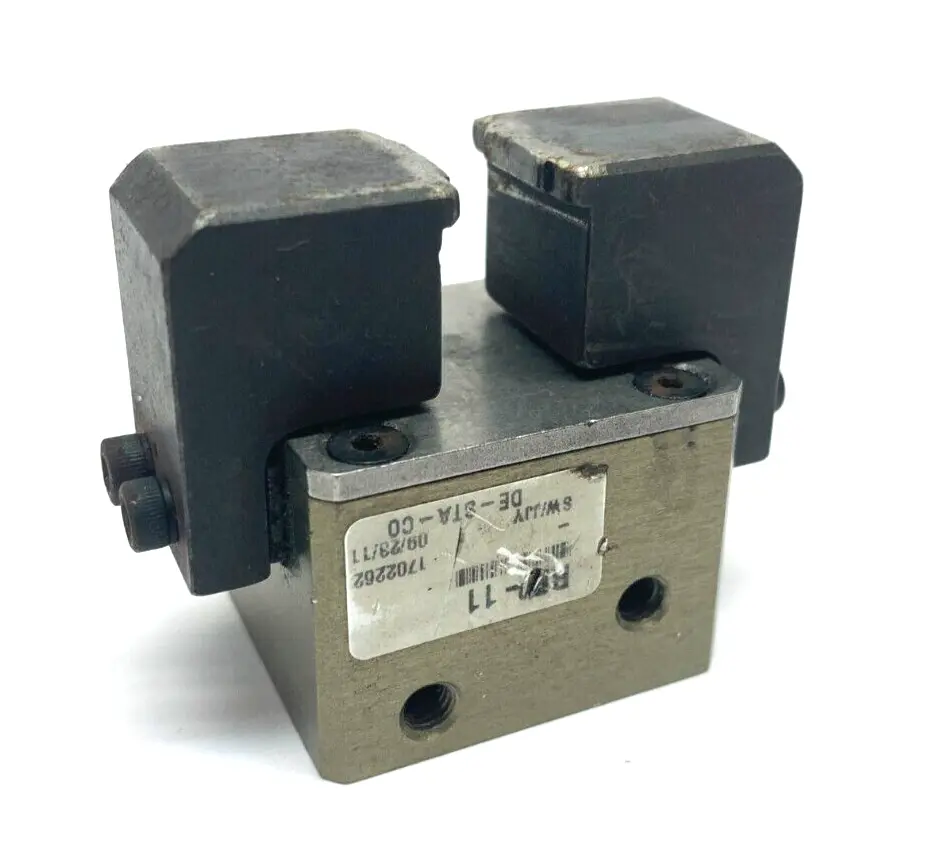 Used Destaco Double Wedge Parallel Grippers High Impact Robot Parts Michigan US | Maverick Industrial Sales #1398300