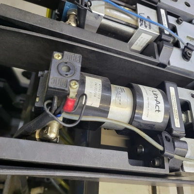 2005 UNIVERSAL RAD 8XT (6380B) RADIAL INSERTION MACHINE Radial | Tekmart International Inc. (8)