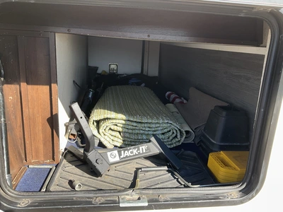 USED 2018 WHITE HAWK 23MRB