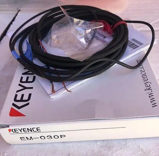 KEYENCE EM-030P SERIES AMPLIFIER