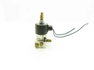 Versa E7SM-8012-66-Z-A120 Pneumatic Air Valve 2-Inlet 3-Way 2-Position NO 150psi