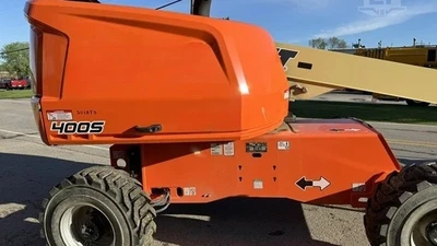 USED 2023 JLG 400S