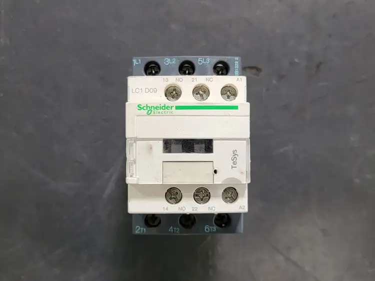 Used SCHNEIDER ELECTRIC LC1D09G7 Switchgears British Columbia CA | Lenmark #241958