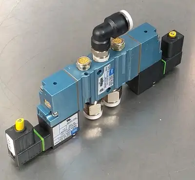 MAC 461A-B0A-DM-DFFJ-1KJ + DM3A-DFFJ-1KJ Solenoid Valve Loc6C11