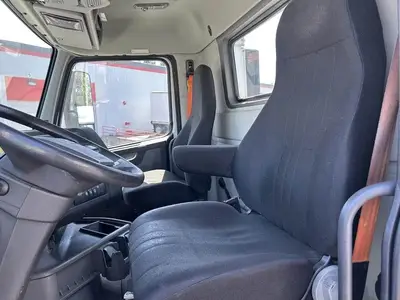 USED 2022 VOLVO VNR42T300