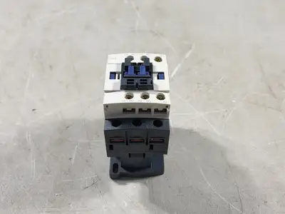 32 Amp, 3 Pole, 2 NO + 2 NC, 115 VAC Coil Contactor C05F7