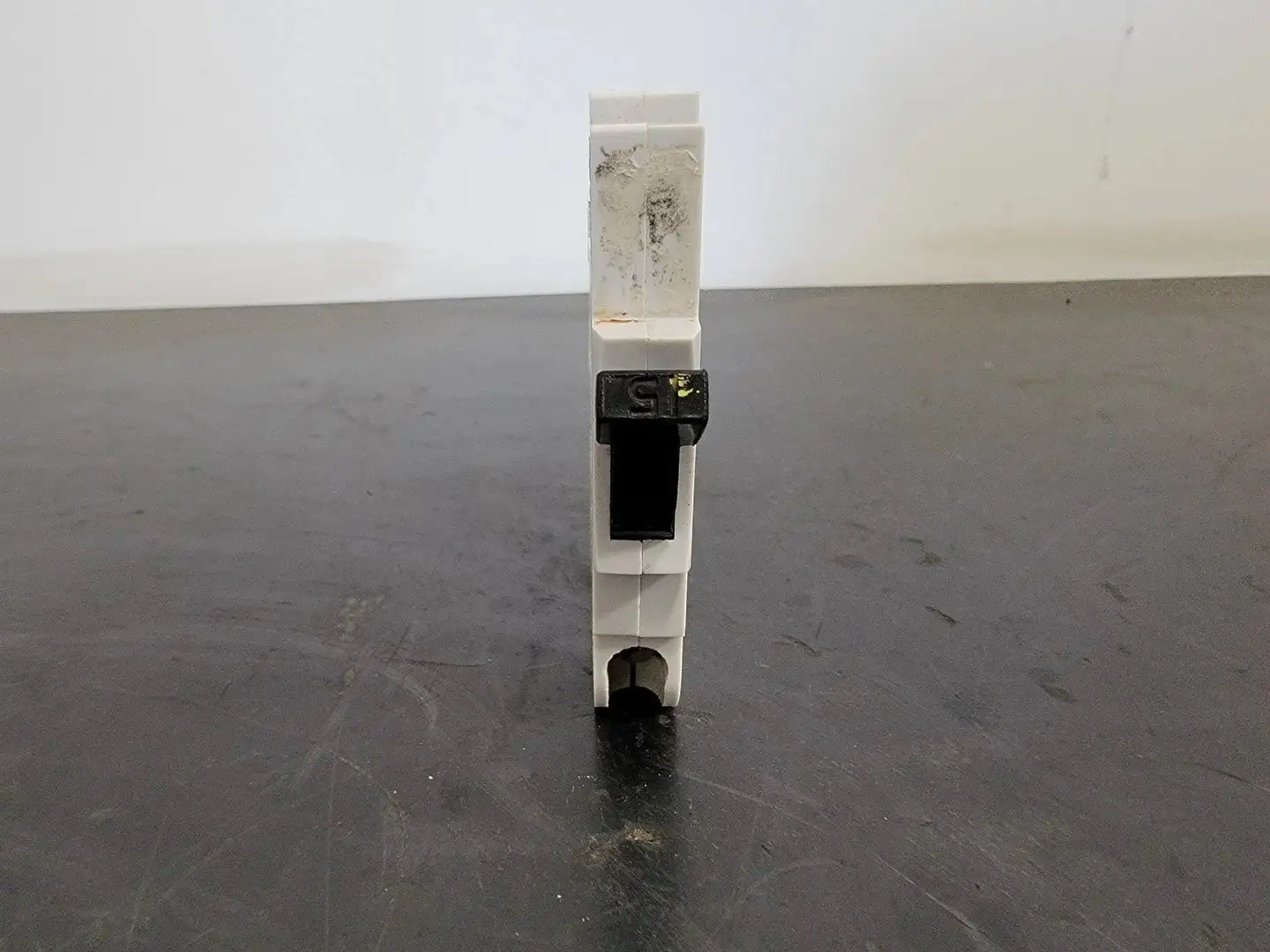 15 Amp, 1 Pole, 120/240 volts Circuit Breaker