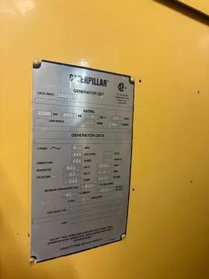 USED 2000 CATERPILLAR 3516B