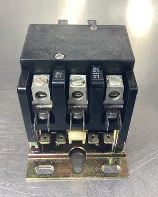 Joslyn Clark DP3C403-240, Definite Purpose Contactor, 40A, 3 Pole 4E-36