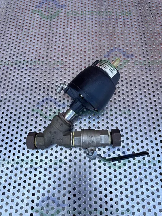 Used GEMU 554/15 PNEUMATIC ANGLE SEAT GLOBE VALVE W/ 3/4" COMPRESSION FITTING, VALVE Valves/Fittings California US | Equipment Lab #485874