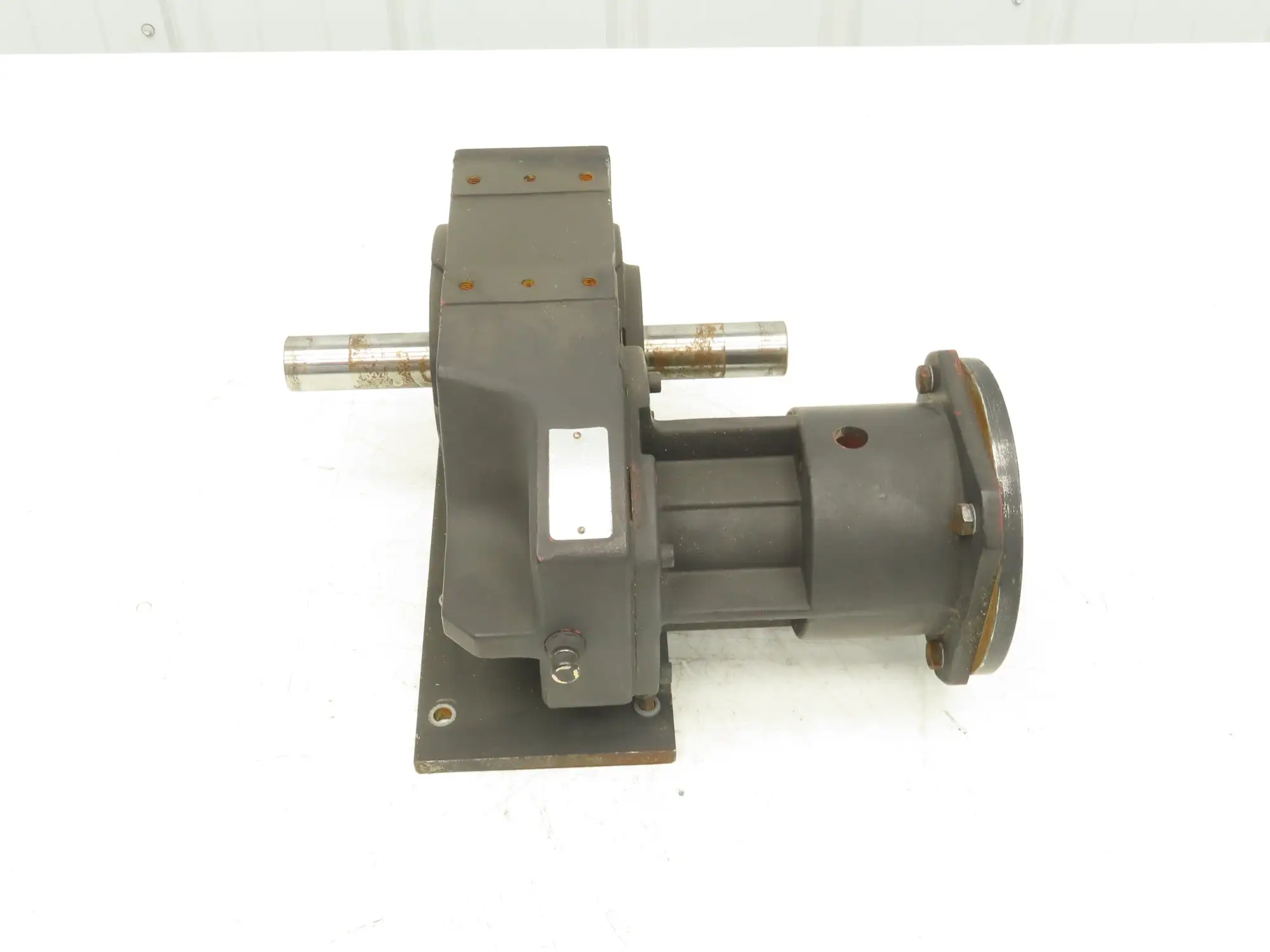 FG220S01 Gearbox Reducer 9.864 Ratio Dual Output Shaft IEC 63 Motor Adapter