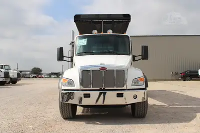 New | in-Stock 2027 PETERBILT 548 Rolloff Trucks Texas US | Roll Off Truck World #1492003