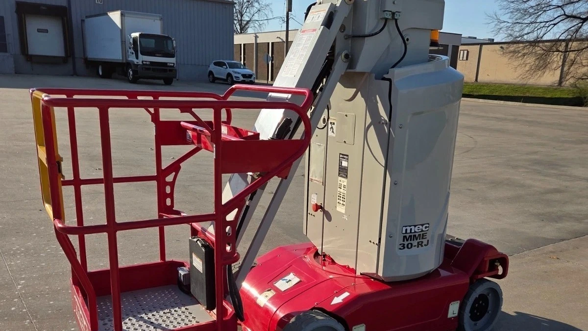 USED 2023 MEC MME30-RJ