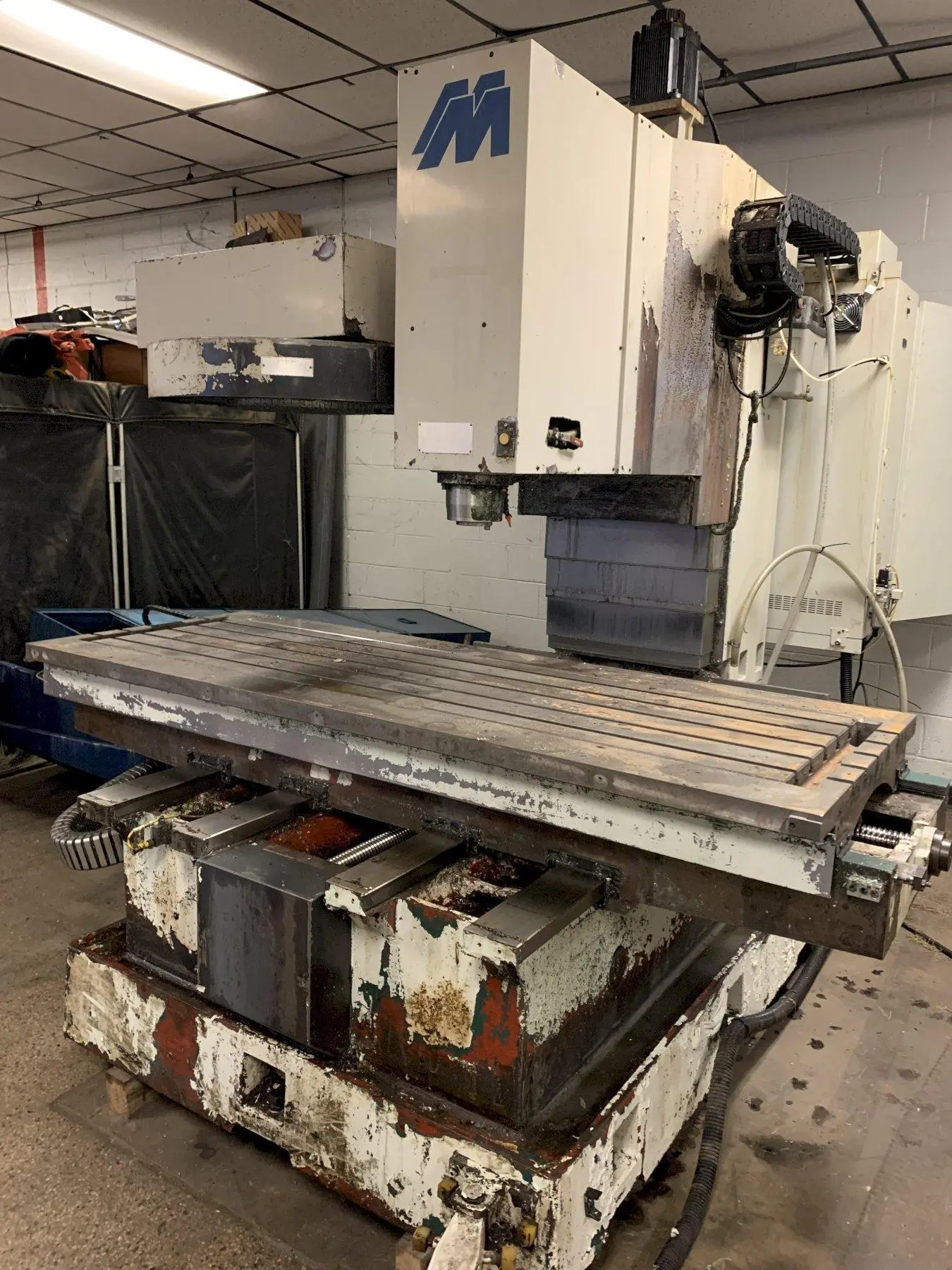 MILLTRONICS RH-33 CNC VERTICAL MACHINING CENTER