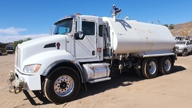 USED 2018 Kenworth T370