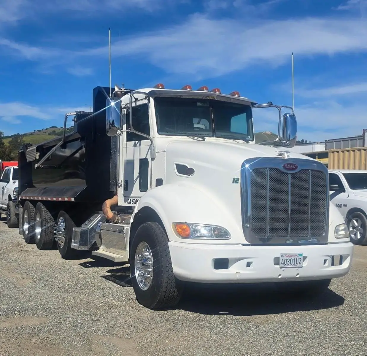 USED 2012 PETERBILT 386