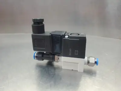 SMC VT307-5DZ1-02 SOLENOID VALVE 3-PORT 1/4" NPT 3-WAY w/Connector Mod. 6D-9