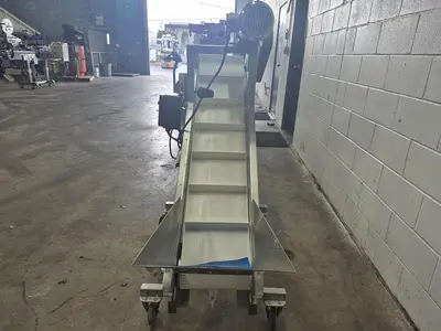 Incline Conveyor with Hopper