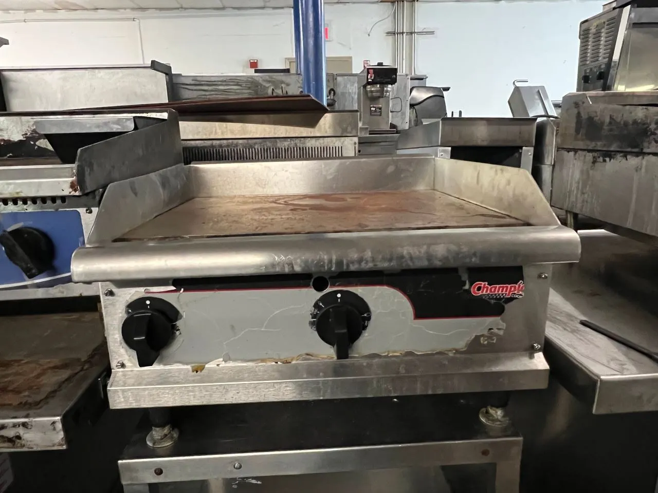 75-0208 Champion 24'' Gas Thermostatic Flat Top Griddle