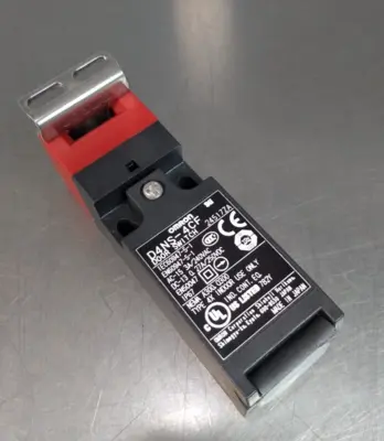 Omron D4NS-4CF-K2 switch and actuator Loc5E19
