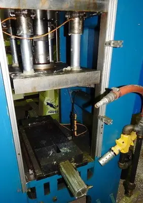 120 Ton FARGER & JOOSTEN MULTIPOWER Air/Oil Press