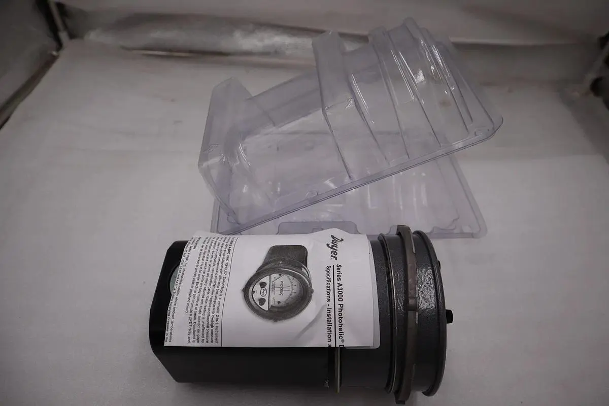 DWYER A3015-LT / A3015LT (NEW IN BOX) STOCK H1222