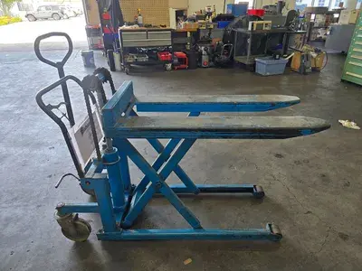 USED BISHAMON SKIDLIFT 2200LBS
