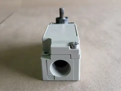 NEW OMRON D4A-1104N