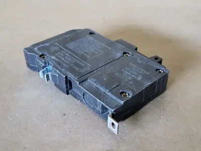 USED SQUARE D QOB120