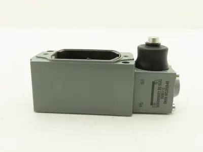 Allen Bradley 802T-C Oiltight Limit Switch Enclosure Push Rod Type Operator Head