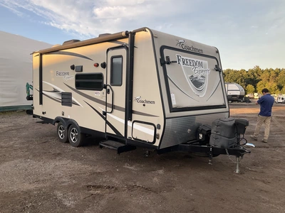 Used 2017 COACHMAN FREEDOM EXPRESS 22TSX- 1SL Campers, Caravans, Motorhomes Michigan US | Miedema Asset Management Group #1370131