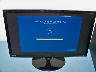 Dell Optiplex 390 Desktop Tower PC, Samsung Monitor and Logitech Keyboard/Mouse Combo