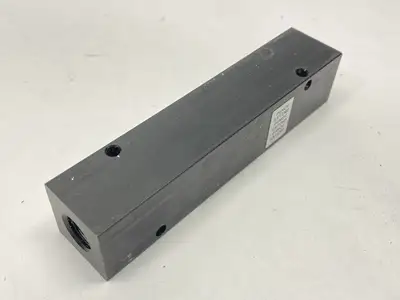 PCM10-125-06B | Polyconn  Pneumatic Manifold 6x 1/8" NPT Out x 1/4" NPT In LOT OF 3 - Used