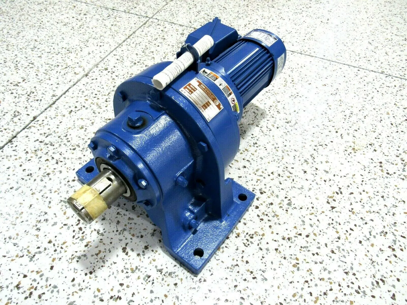 NEW SUMITOMO CHHM05-6135DCYA-B-493 GEARMOTOR 493:1 1/2HP CHHM056135DCYAB493