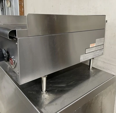 182-0117 Wells 5GHDTG2430GNAT 24" Thermostatic Gas Flat Griddle