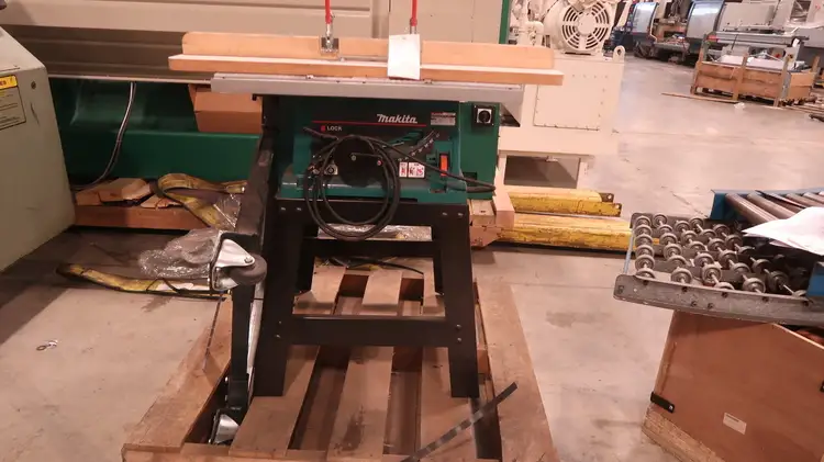 Used MAKITA 2702 Woodworking Saws British Columbia CA | Lenmark #272005