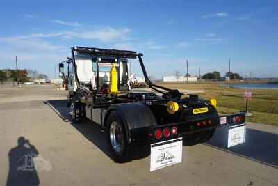 Used 2027 ISUZU FVR Hooklifts & Roll-Offs Texas US | Roll Off Truck World #1491763