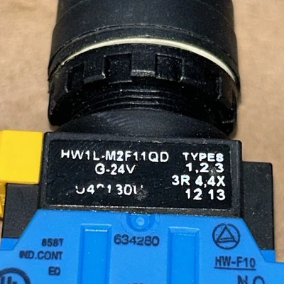 (1) IDEC HW1L-M2F11QDG-24V (1) HW1S-2TF20,(1) HW4B-V4F11-R  NIB