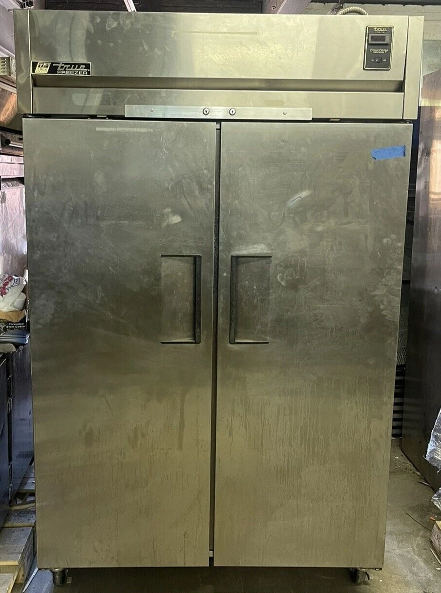 174-0157 True TR2F-2S Self Contained Reach In Cooler