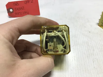 IDEC RR2BA-UL AC120V 25X21 LOT OF 2