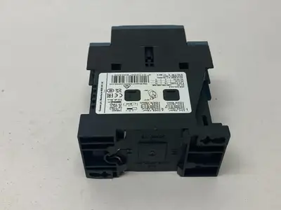 USED SIEMENS SIRIUS POWER CONTACTOR 3-POLE AC-3E/AC-3, 17A 7.5 KW 400V