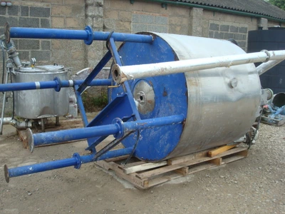 2100L S/S Enc Combination Mixing Tank