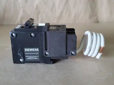 NEW SIEMENS QF220AH