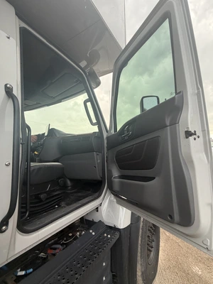 Used 2021 INTERNATIONAL SHOWHAULER CUSTOM 4X4 Campers, Caravans, Motorhomes Michigan US | Miedema Asset Management Group #1580270