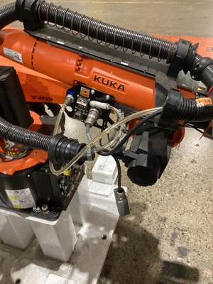 KUKA KR 20 R1810‑2/SEL CYBERTECH‑2 Robot w/ KR C4 Controller USED