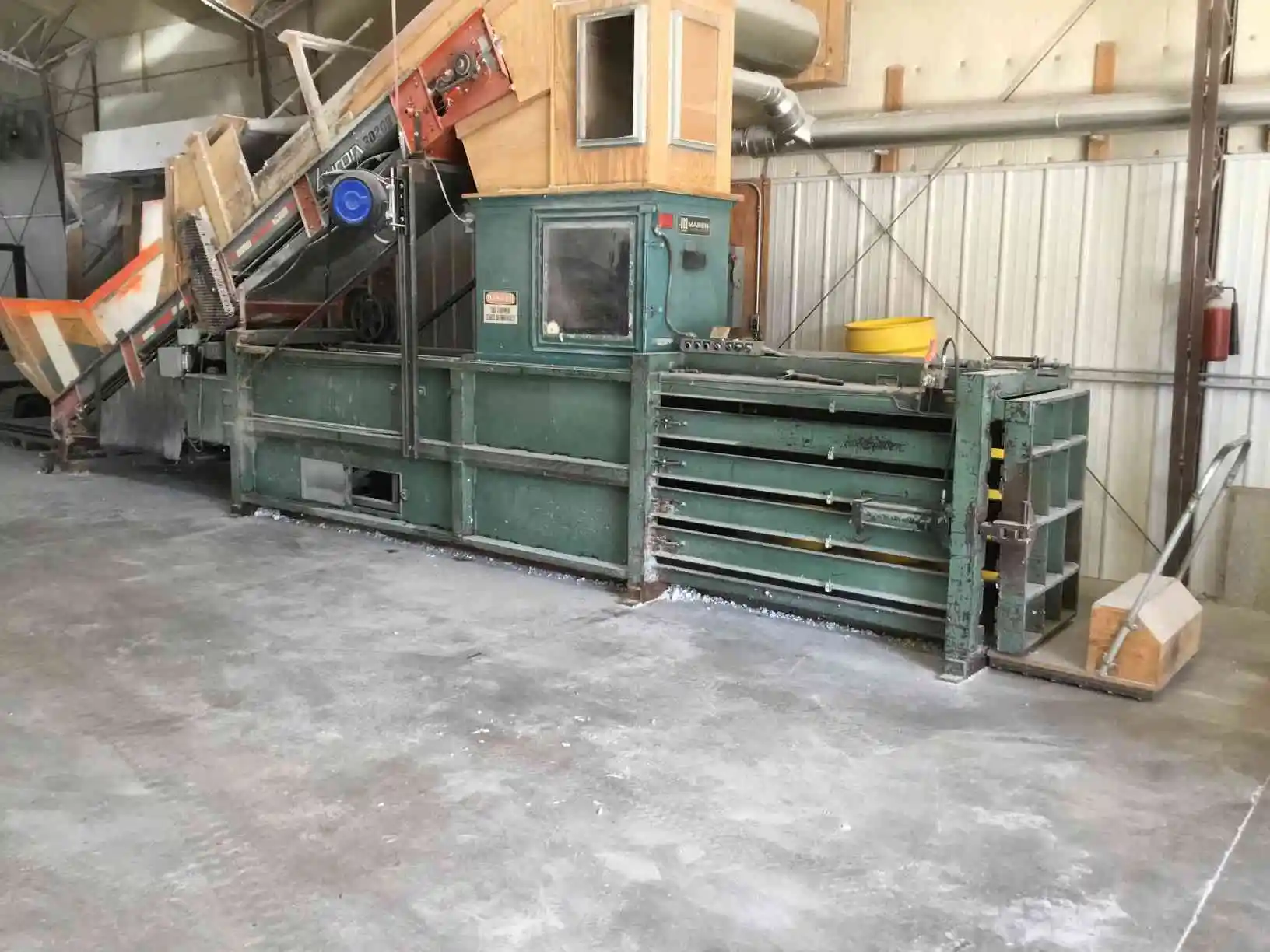 USED 1900 MAREN BALER